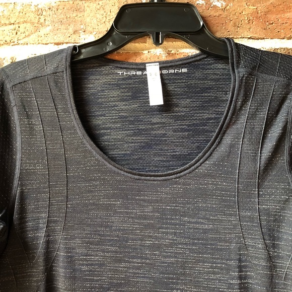 ‼️SOLD‼️Women’s long sleeve Under Armour Shirt - Picture 4 of 8